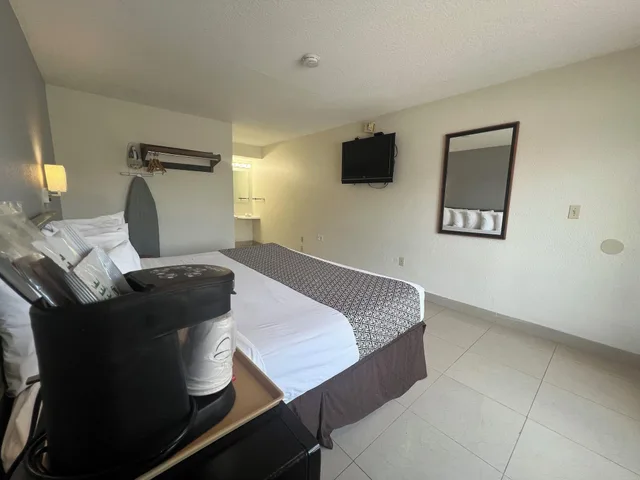 غرفة بسرير كينج لذوي الإعاقة، Garden Inn Homestead 2/3