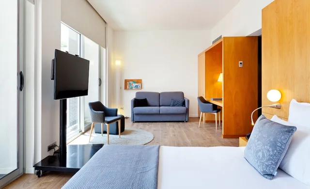 Family, Queen Bed, Sofa, Condes de Barcelona 4/6