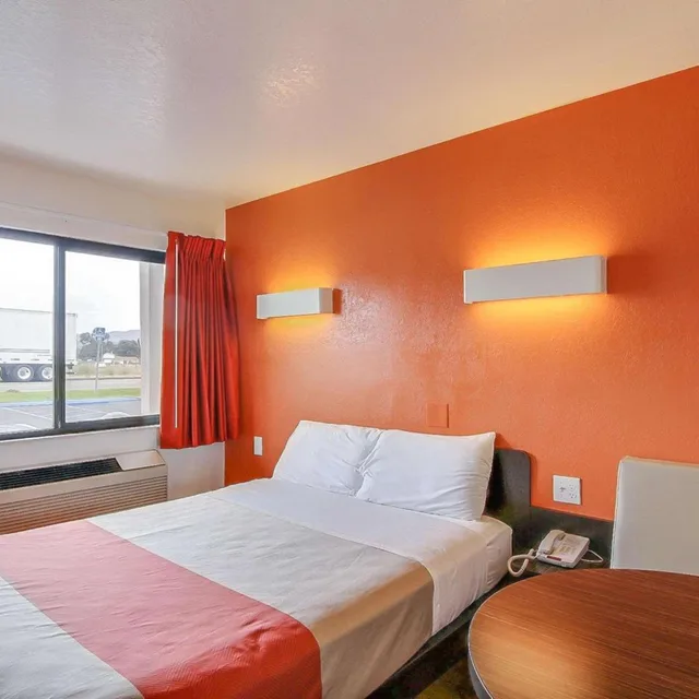 غرفة بسرير كوين، Motel6 Buellton, CA - Solvang Area 3/9