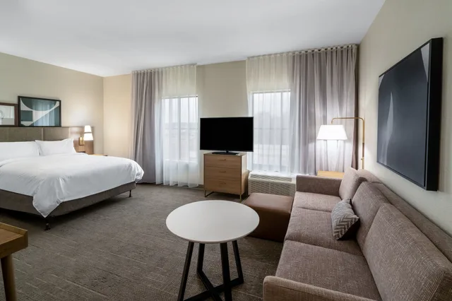 جناح استوديو بسرير كوين بمطبخ لذوي الإعاقة، Staybridge Suites Flowood 4/6