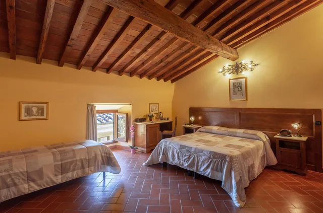 غرفة قياسية ثلاثية بسرير مزدوج وسرير فردي، Palazzo Graziani 1/4
