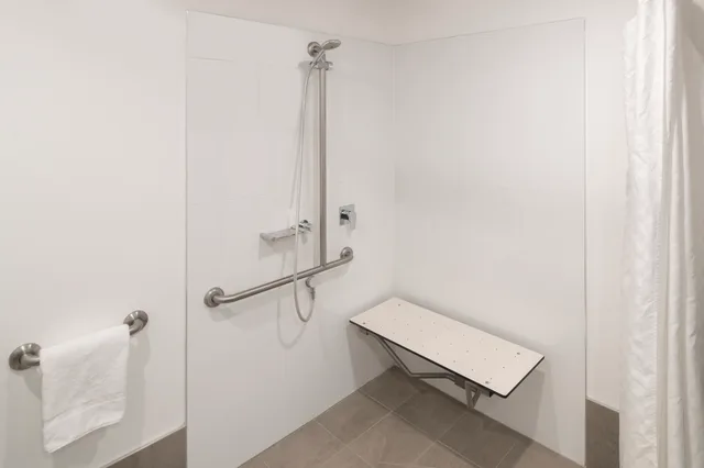 Superior, Double Bed, Accessible, Mercure Sydney Bankstown 4/6