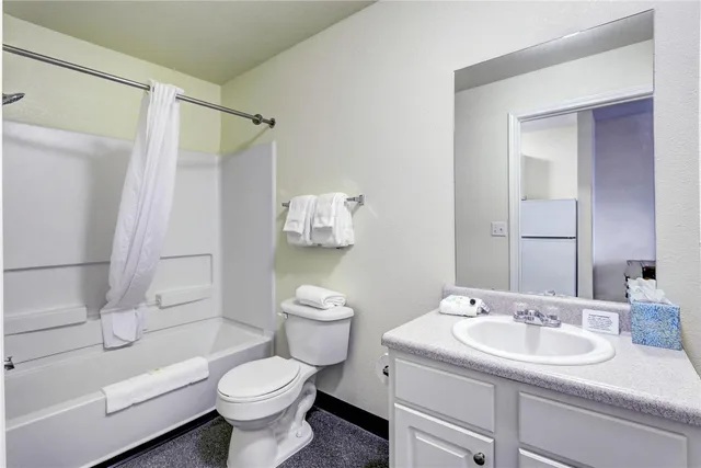 غرفة بسرير كينج، Suburban Studios Westminster Denver North 3/3