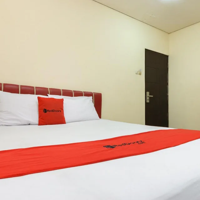 غرفة بسرير مزدوج، Reddoorz Plus Jalan Pemuda Jakarta 2/10
