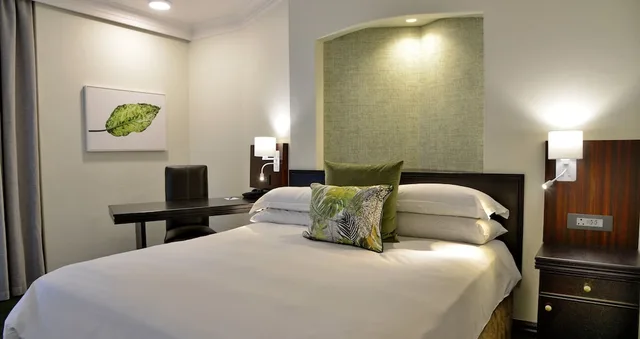 جناح عائلي بسرير كوين مع أريكة، ANEW Hotel Centurion Pretoria 1/6