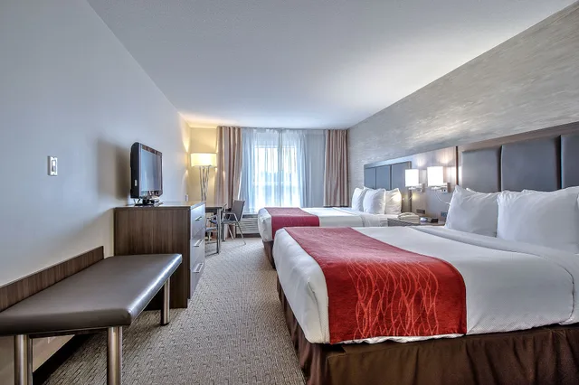 غرفة قياسية بسريرين كوين، Comfort Inn and Suites South Calgary 2/4