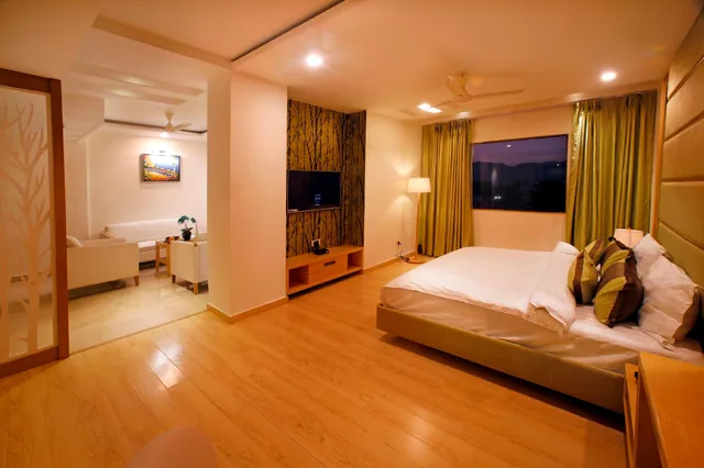 جناح، Hotel Ln Courtyard 1/1