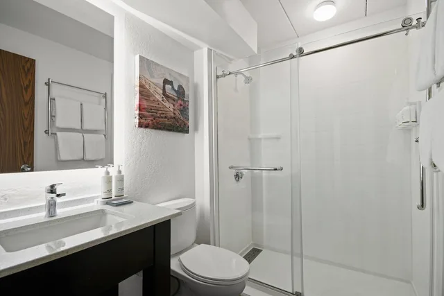 غرفة بسرير كينج لذوي الإعاقة، La Quinta Inn & Suites by Wyndham Sturbridge 6/7