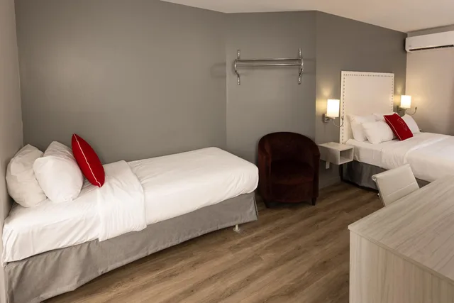 غرفة ثلاثية، Hotel Du Nord 3/8
