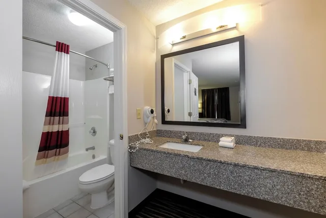 غرفة سوبيريور بسريرين مزدوجين، Red Roof Inn Defuniak Springs 5/6