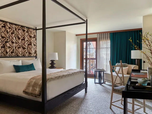 غرفة بسرير كينج بشرفة، Madeline Hotel And Residences 1/2