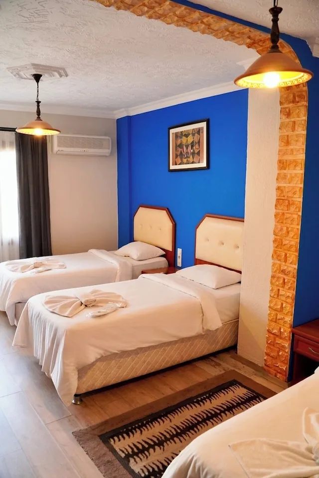 غرفة ثلاثية بسرير مزدوج وسرير فردي، Rebetika Hotel 3/6