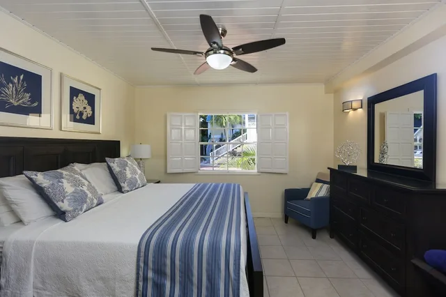 جناح بسرير كوين بإطلالة على البحر بغرفة نوم واحدة بمطبخ، Villa Beach Cottages 1/1