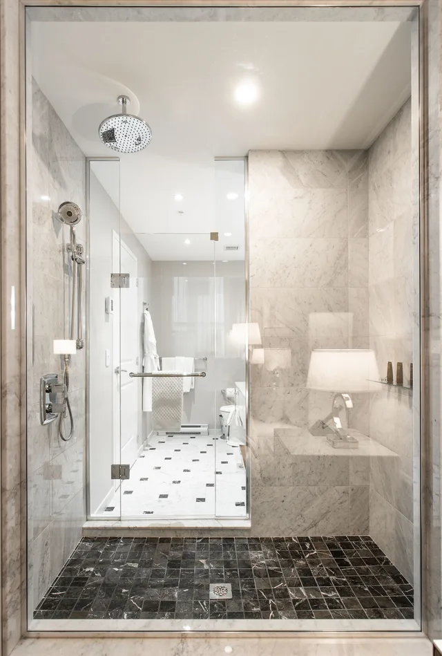 غرفة ديلوكس بسرير كينج بإطلالة على الحديقة، Hotel Birks Montreal 4/5