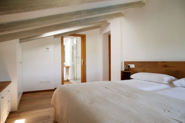 غرفة ديلوكس بسرير مزدوج أو سريرين منفصلين بإطلالة على الحديقة، Hotel Casa Anamaria 2/3