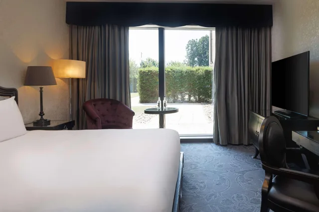 Queen Guest Room W/Balcony، Hilton London Syon Park 3/4