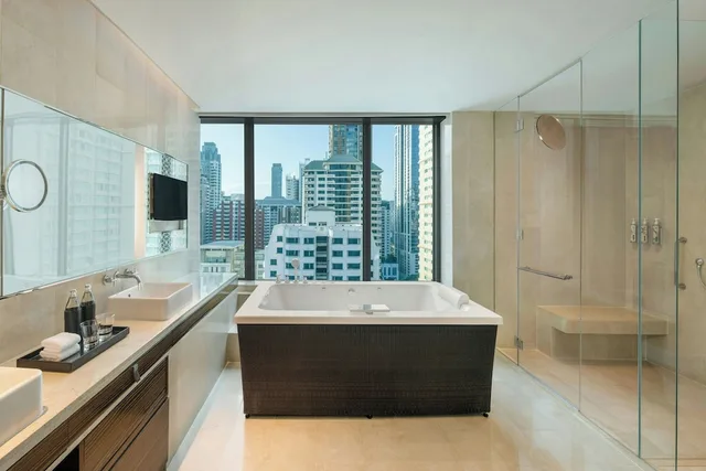 3 Bedrooms, Club, Suite, 3 Double Beds, Renaissance Bangkok Ratchaprasong Hotel 7/9