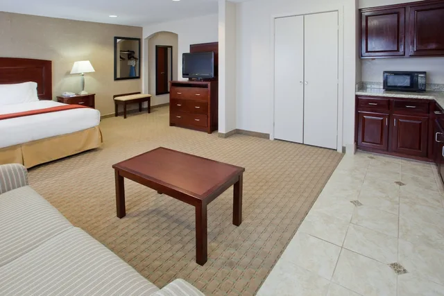 Suite, King Bed, Extra Floor Space, Sofa، Holiday Inn Express Hotel Suites College Station 5/10