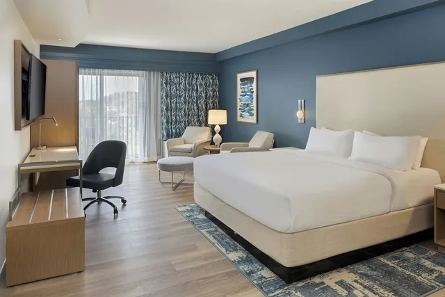 1 Bedroom, Suite, King Bed, Sofa, Balcony, Courtyard by Marriott Sandestin at Grand Boulevard 1/7