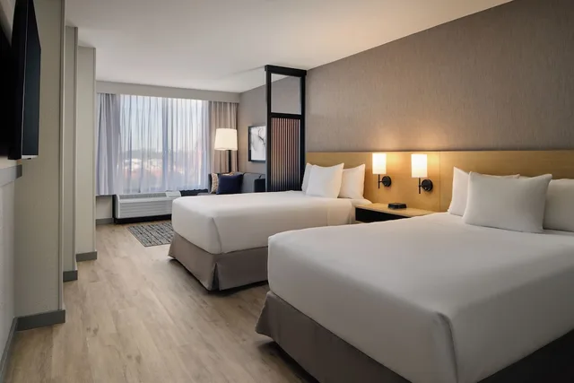 غرفة بسريرين مزدوجين مع أريكة، Hyatt Place Tampa Airport/Westshore 1/9