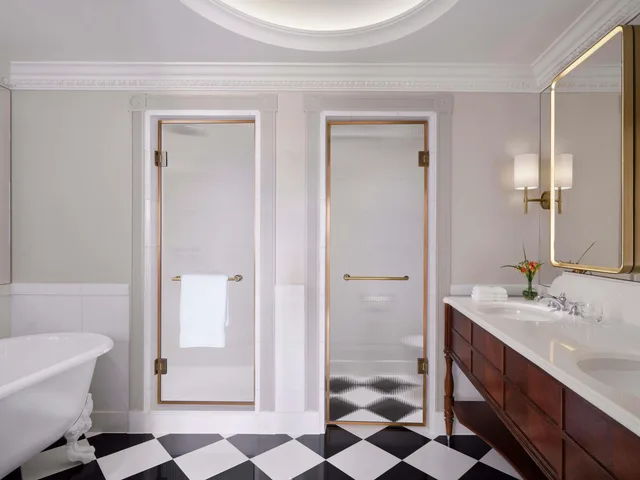 Suite, Double Bed, Terrace, The Savoy Hotel 3/3