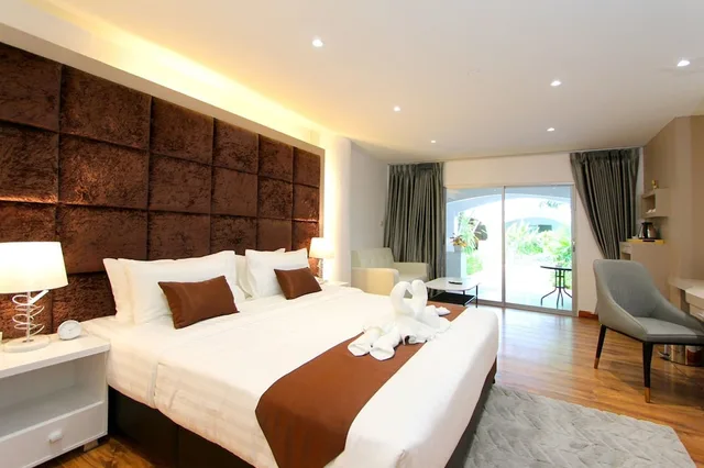 Premier, King Bed, Pooh Beach Resort and Spa 5/10
