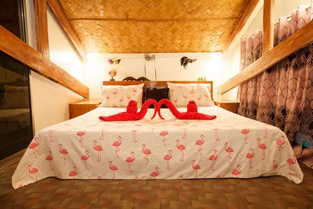 Hideaway, King Bed, Shared Bathroom, Balcony، Lala Panzi Bed And Breakfast 1/3