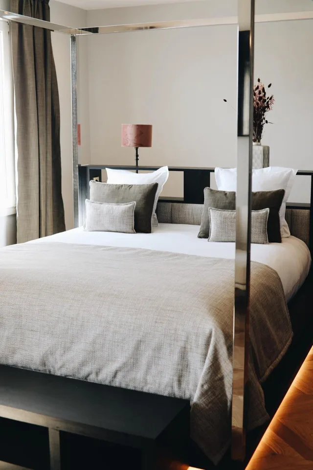 جناح جونيور، Hotel San Carlu Citadel 3/10