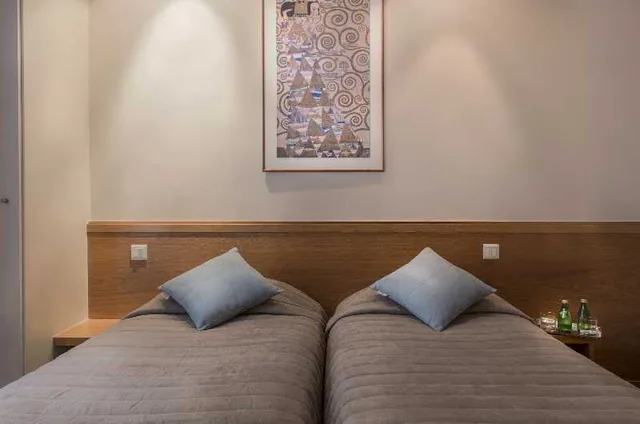 Room, Single, Apollinaire 1/6