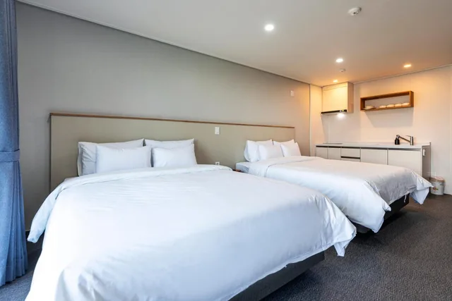Deluxe, Partial Ocean View, Kitchenette, Strip Building، Aewol Stay in Jeju 5/10