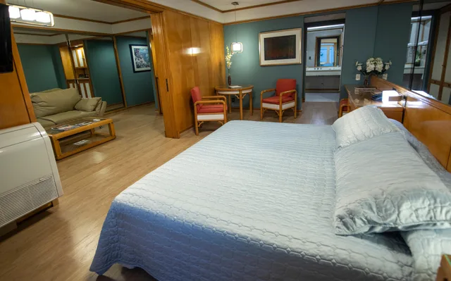Suite, Double Bed, Street View، Cecilia By Dot Collection 3/5
