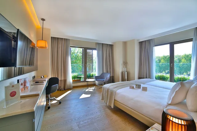 غرفة عائلية بسرير مزدوج وسريرين منفصلين بغرفتي نوم، Dosso Dossi Hotels and SPA Downtown 2/5