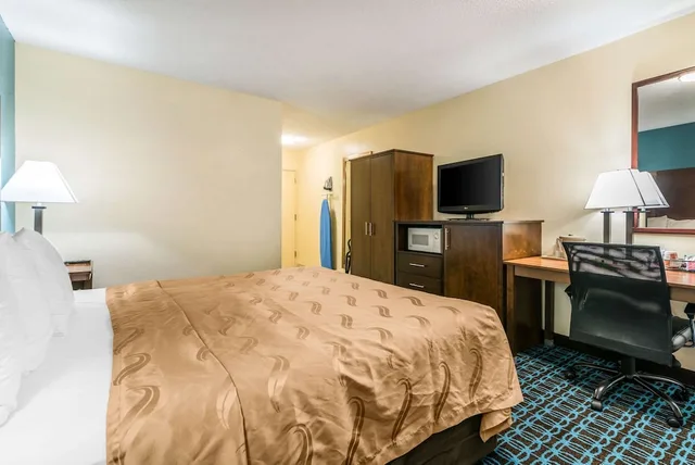 غرفة بسرير كينج لذوي الإعاقة، Quality Inn Loudon-Concord 1/5