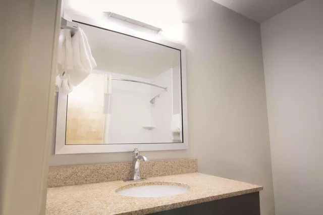 غرفة ديلوكس، La Quinta Inn & Suites by Wyndham Fairbanks Airport 3/3