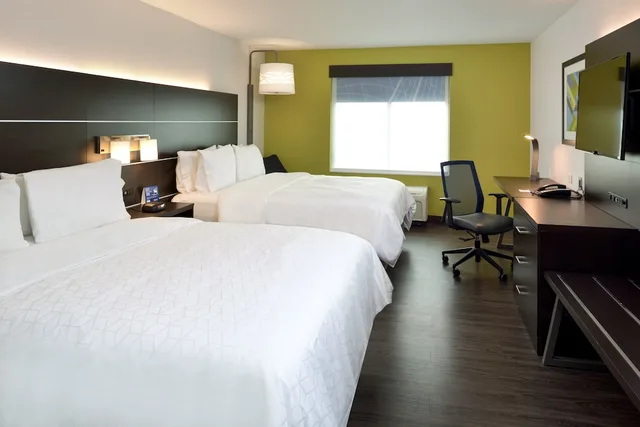 Standard, 2 Queen Beds, Extra Floor Space، Holiday Inn Express Hotel And Suites Pueblo North 1/6