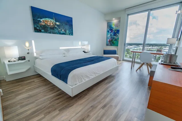 Standard, King Bed, Accessible, Maritime Hotel Fort Lauderdale Cruise Port 2/10
