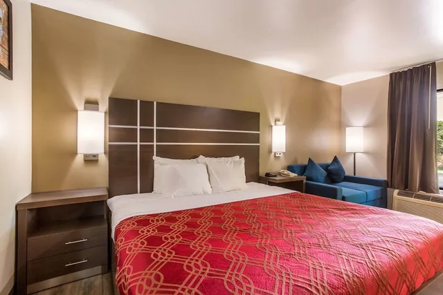 غرفة بسرير كينج بجاكوزي، Econo Lodge Inn & Suites Murfreesboro Shopping District 3/4
