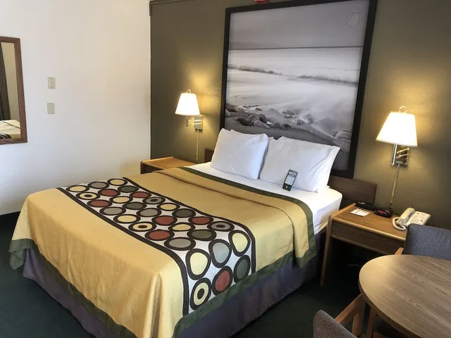 غرفة بسرير كوين لذوي الإعاقة، Super 8 by Wyndham Fort Bragg 2/10