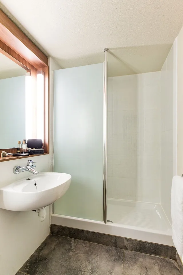 غرفة قياسية بسريرين منفصلين، Hotel Campanile Montelimar Les Tourrettes 8/9