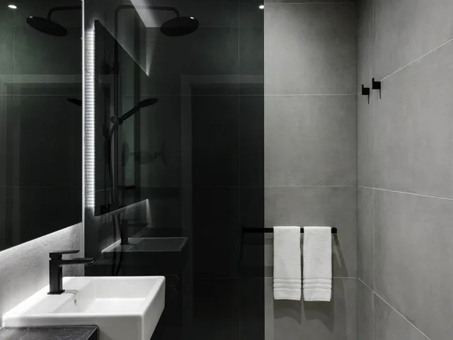 جناح جونيور، Mercure Krakow Fabryczna City 2/4