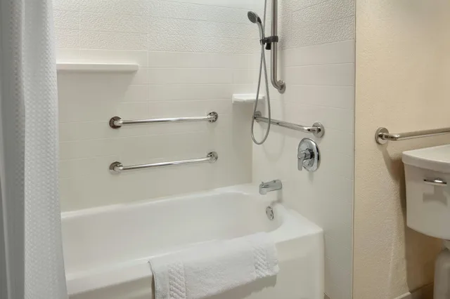 Room, King Bed, Fairfield Inn By Marriott Anaheim Resort 7/10