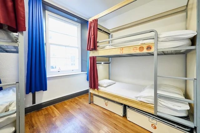 سكن مشترك مختلط بستة أسرّة وسريرين مزدوجين بحمام مشترك، St Christophers Inn Village London Bridge Hostel Ex Hostel St Christophers Village 2/2
