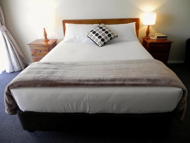 Deluxe, Queen Bed, Moore Park Inn 2/5