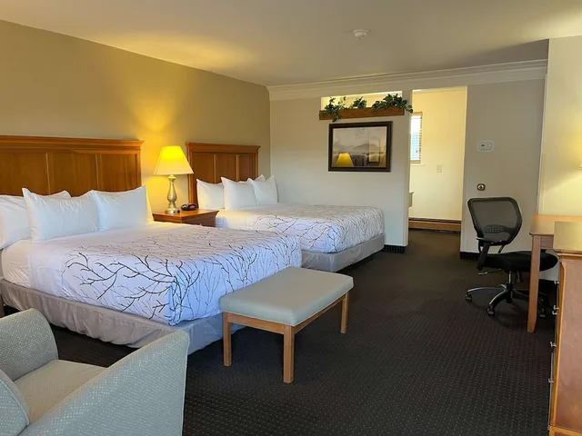 غرفة قياسية كبيرة بسريرين كوين في الملحق، Best Western Plus Silver Saddle Inn 2/7