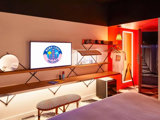 Standard, Double Bed, Mama Shelter Toulouse 3/8