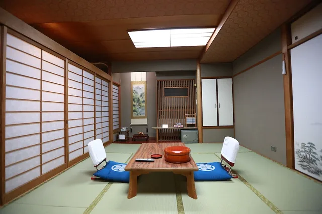 غرفة يابانية تقليدية بفرشتي فوتون بأرضية تاتامي، Takao Kanko Hotel 3/7