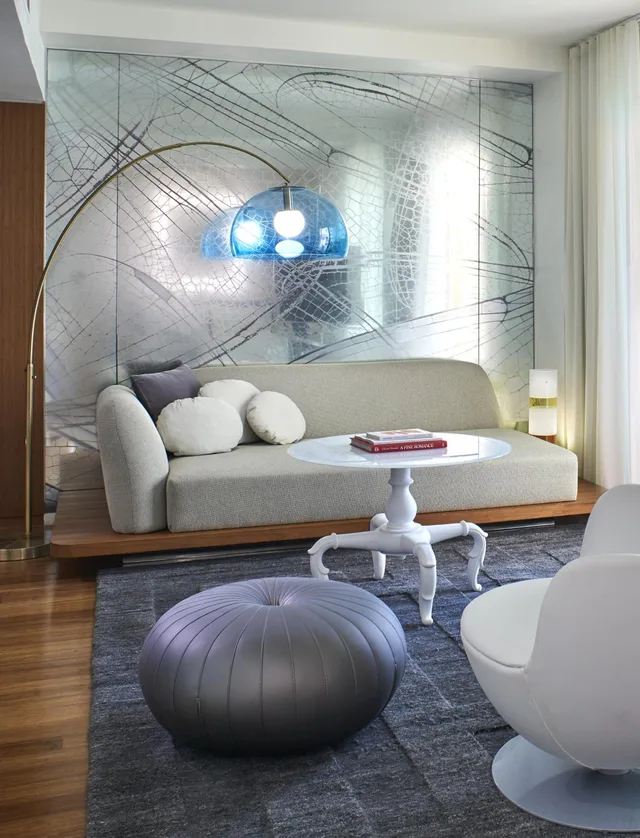 جناح بسرير كينج بشرفة، The Valorian Los Angeles, Curio Collection by Hilton 2/4