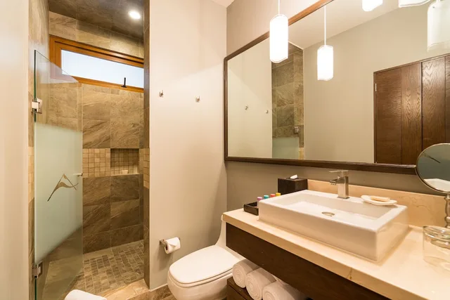 جناح فاخر ركني بسريرين كينج بإطلالة على البحر بغرفتي نوم، Resorts By Pinnacle 220 4/5