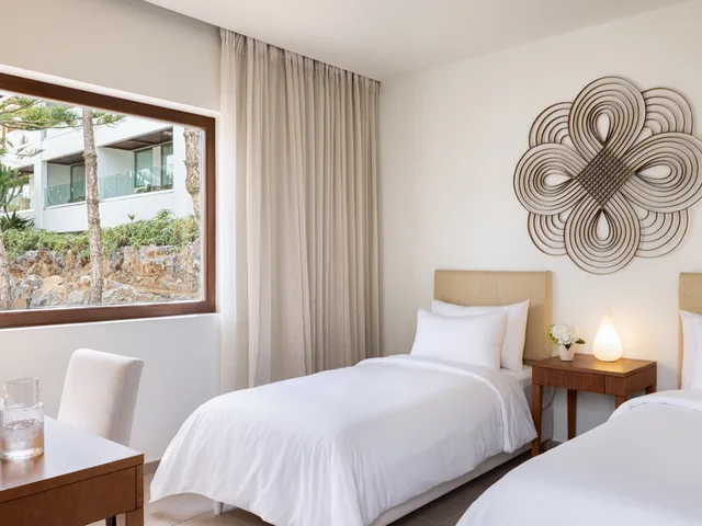 جناح بإطلالة على البحر بمسبح خاص، Amirandes, A Resort to Live 1/3
