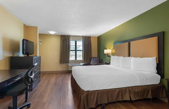 Studio, King Bed, Extended Stay America Atlanta - Morrow 2/5